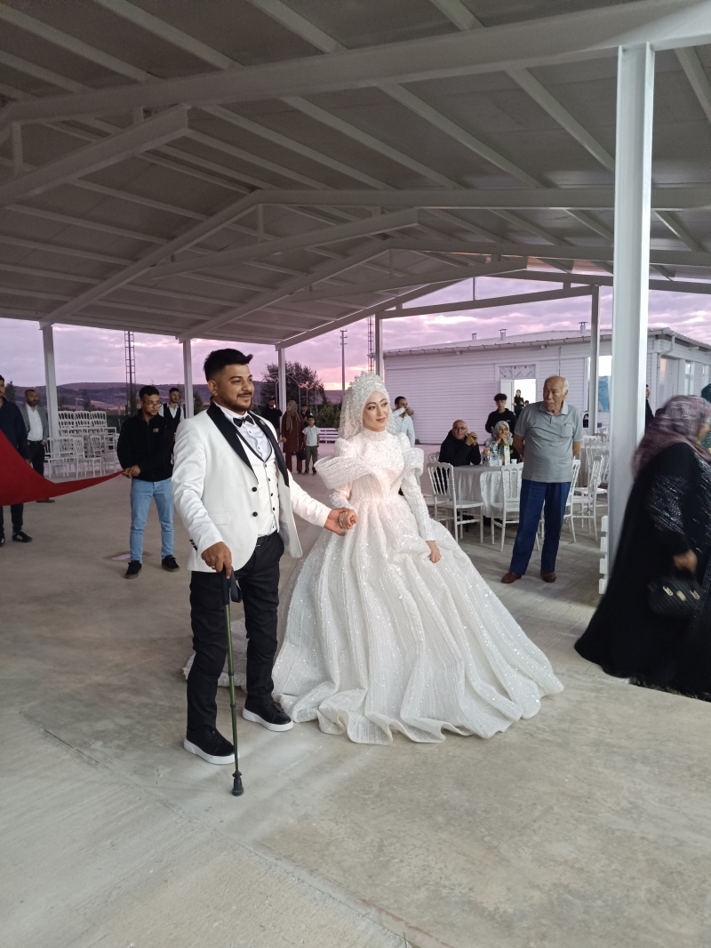 MUTLULUKLAR DİLERİZ 